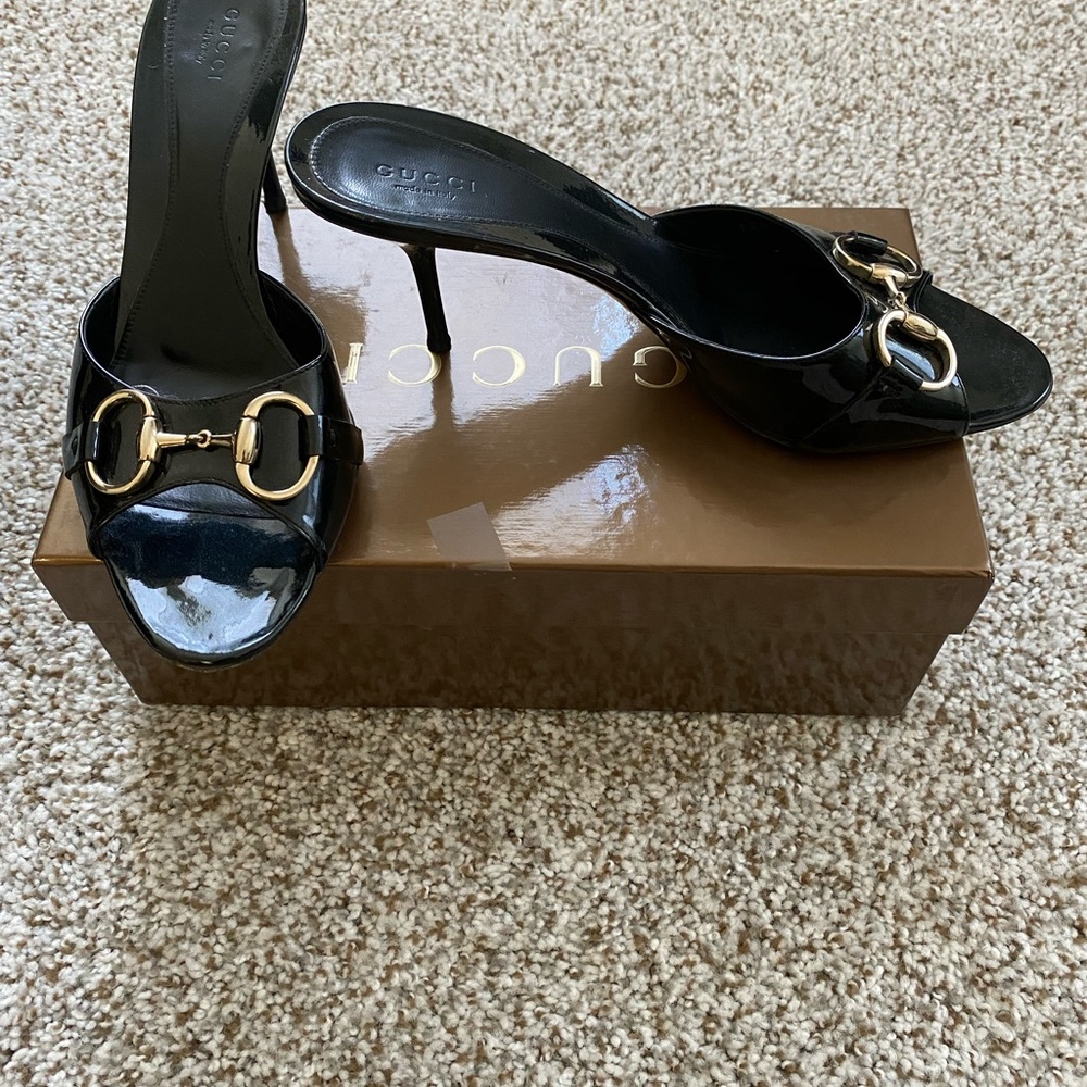 GUCCI VERNICE CRYSTAL SANDALS